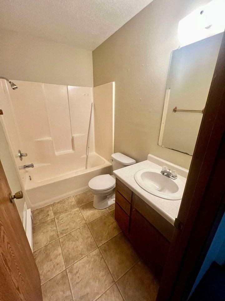 1005 19th St Sw #6 - Photo 2 of 12