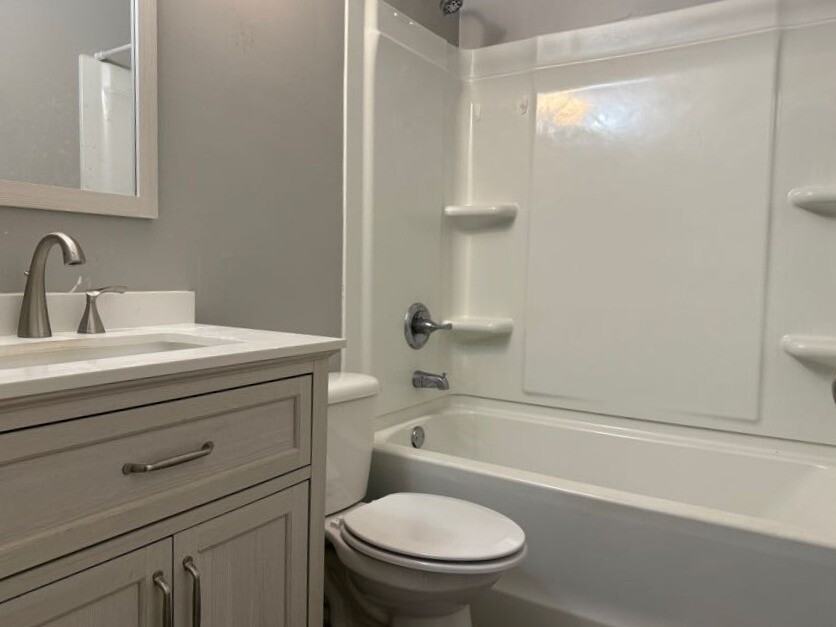 142 6th Ave N #5 - Photo 5 of 5