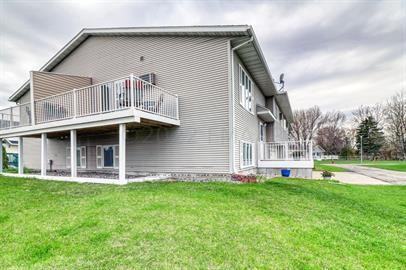 19 Prairiewood Xing S - Photo 2 of 17