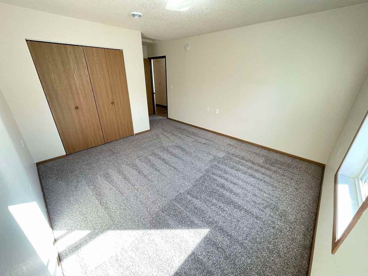 415 22nd St E #B - Photo 3 of 15