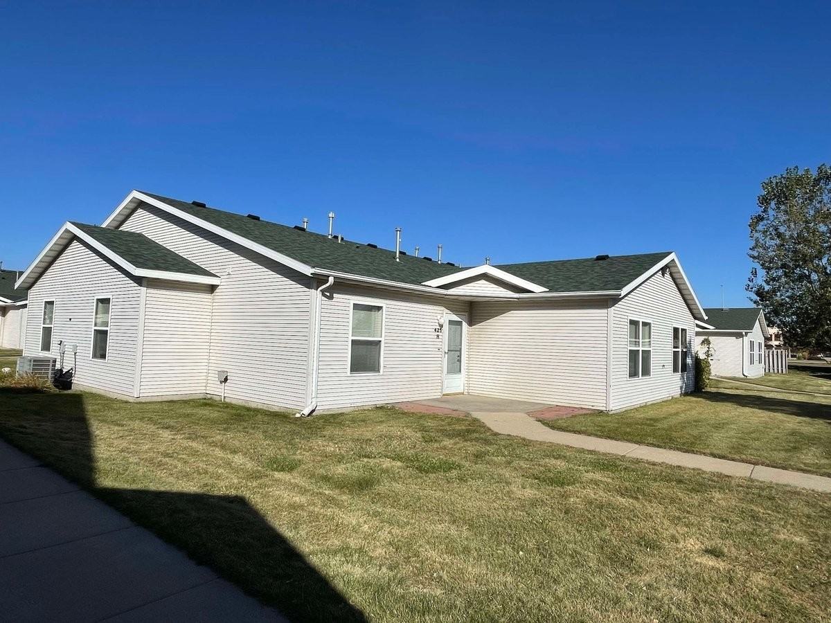 415 22nd St E #B - Photo 6 of 15