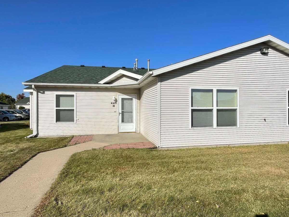 415 22nd St E #B - Photo 7 of 15