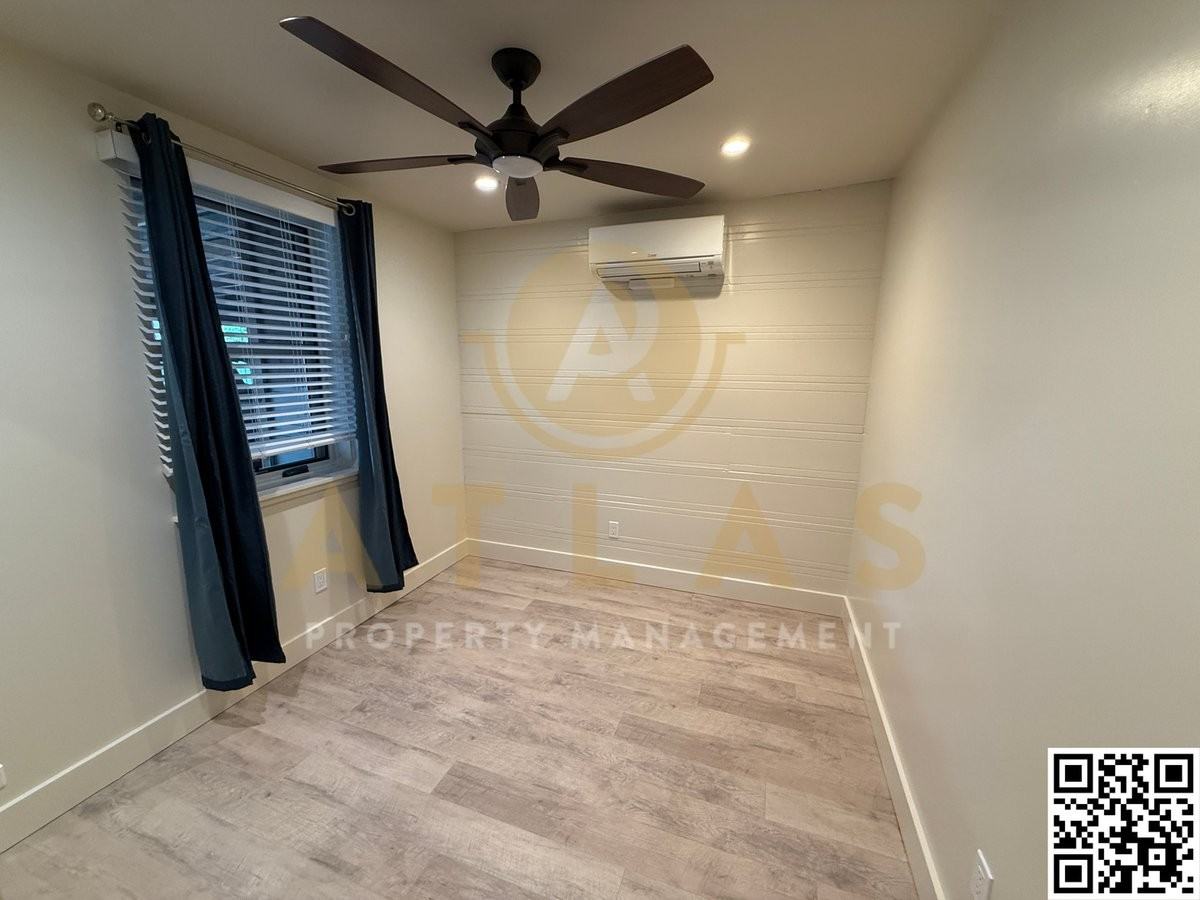 1241 Laurel St - Photo 3 of 10