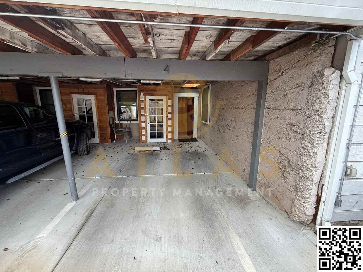 1241 Laurel St - Photo 6 of 10