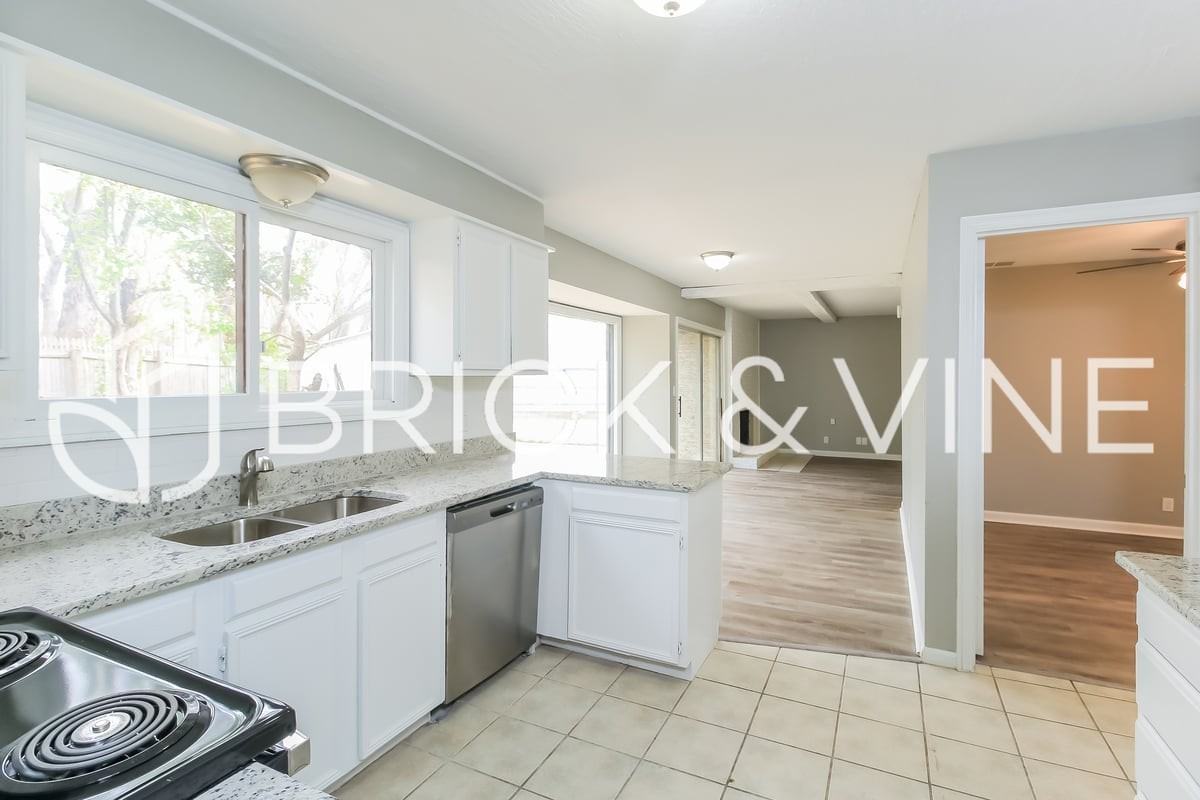 403 George L Cross Ct - Photo 4 of 17