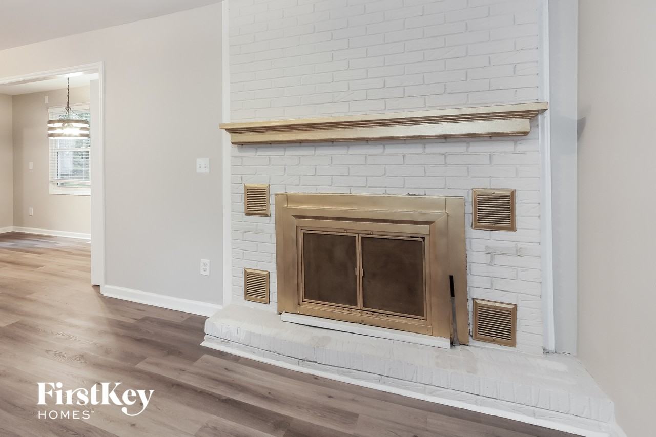 2432 Kendrick Ave - Photo 3 of 15