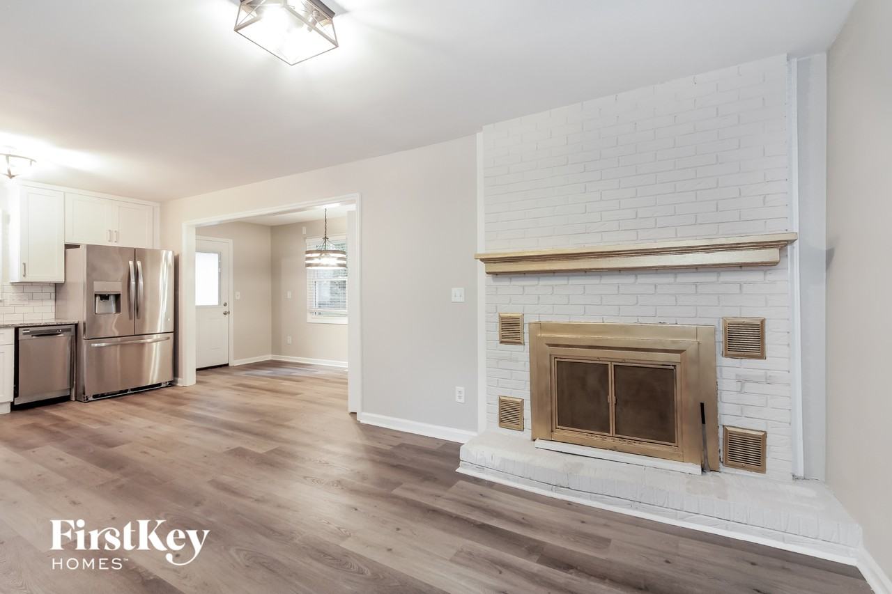 2432 Kendrick Ave - Photo 4 of 15