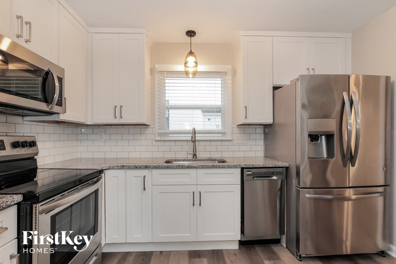 2432 Kendrick Ave - Photo 7 of 15