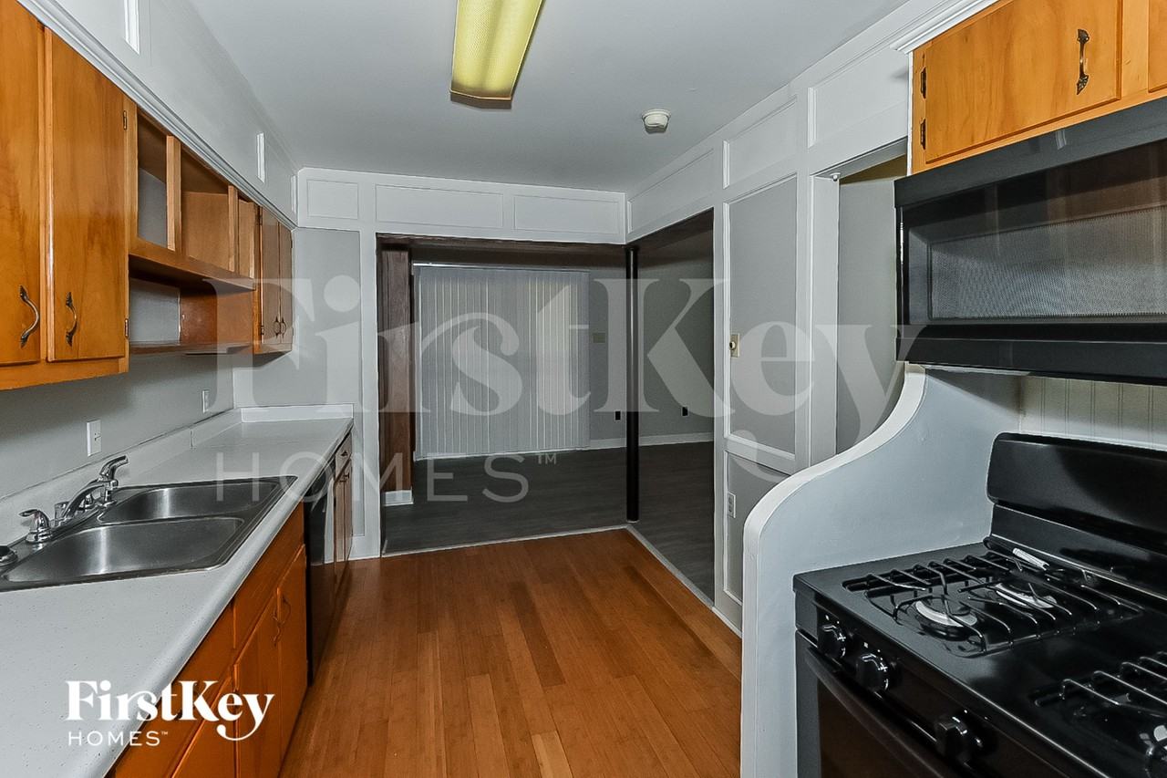 1325 Wilbec Rd - Photo 6 of 15