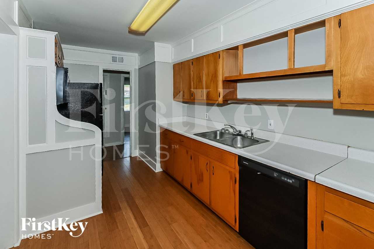 1325 Wilbec Rd - Photo 7 of 15