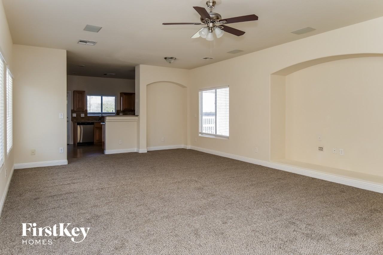 1680 Dark Wolf Ave - Photo 3 of 15