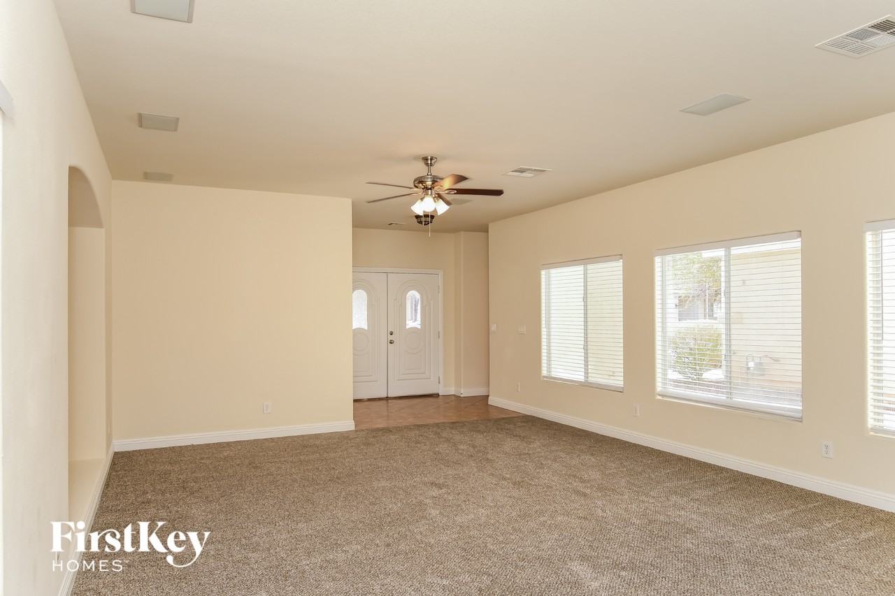 1680 Dark Wolf Ave - Photo 4 of 15