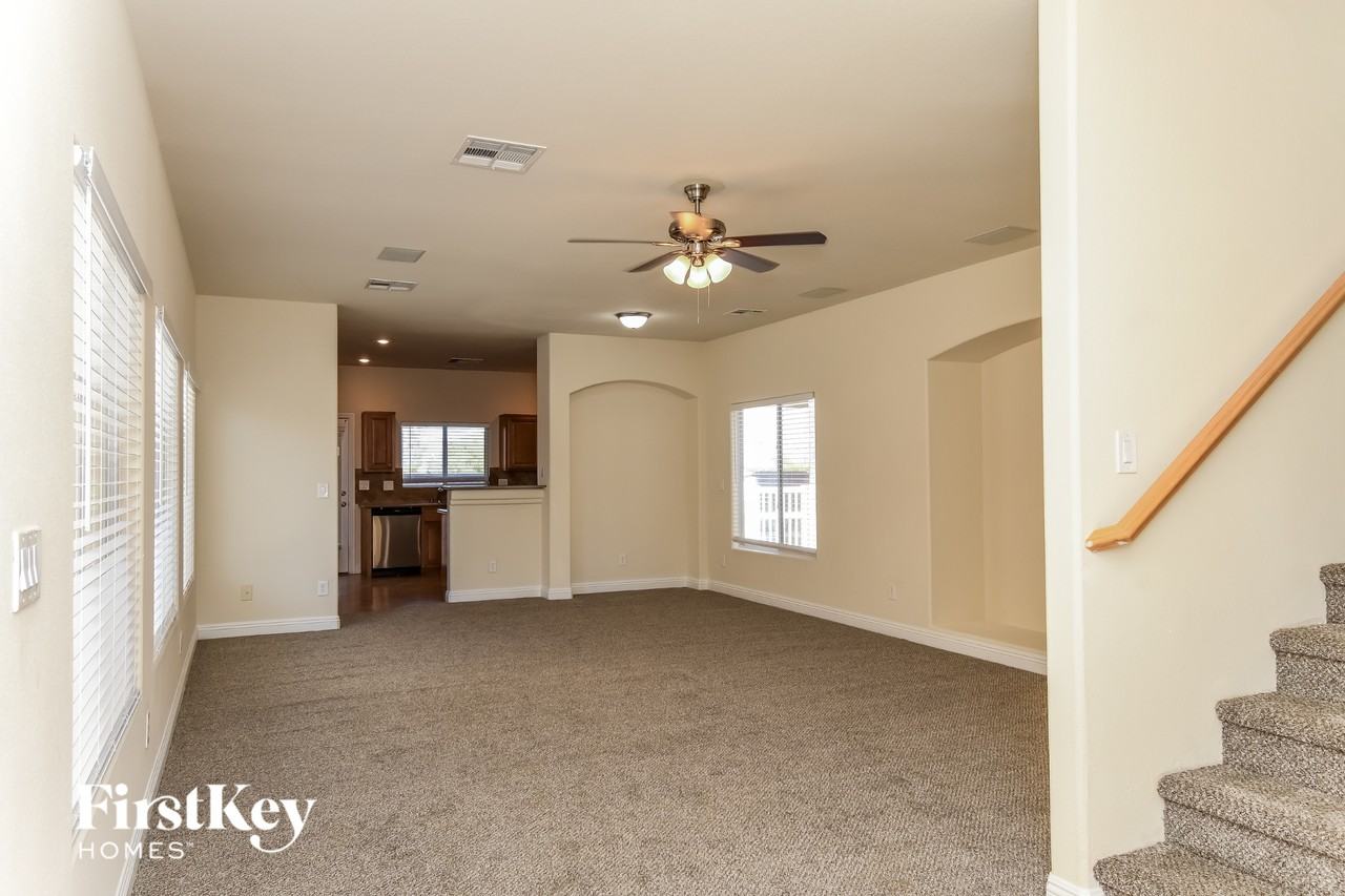 1680 Dark Wolf Ave - Photo 5 of 15