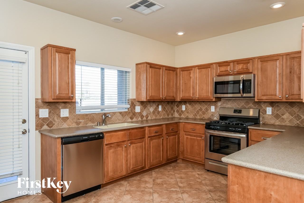 1680 Dark Wolf Ave - Photo 6 of 15