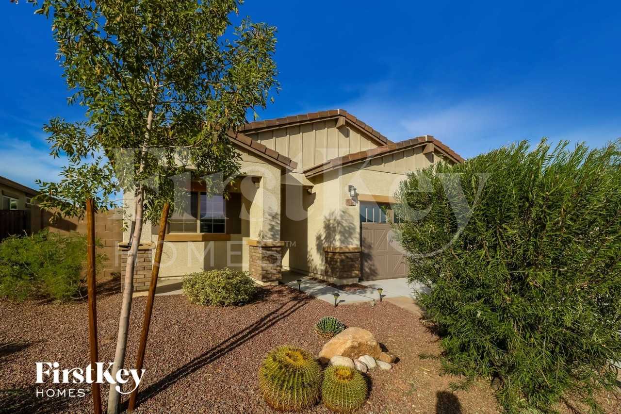 17126 W Seldon Ln - Photo 2 of 15