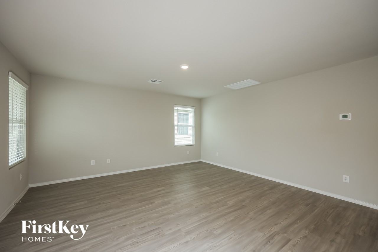 10803 Prusiner Dr - Photo 3 of 15