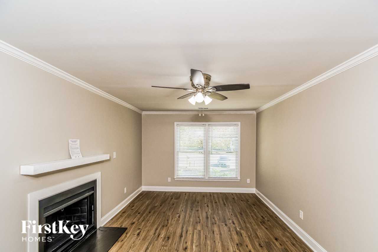 701 Whitby Ct - Photo 2 of 15