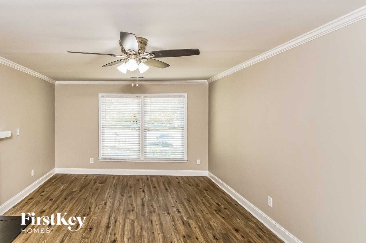 701 Whitby Ct - Photo 3 of 15