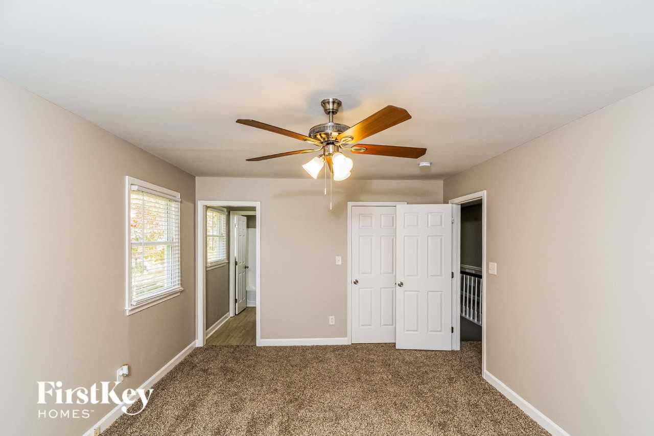 701 Whitby Ct - Photo 5 of 15