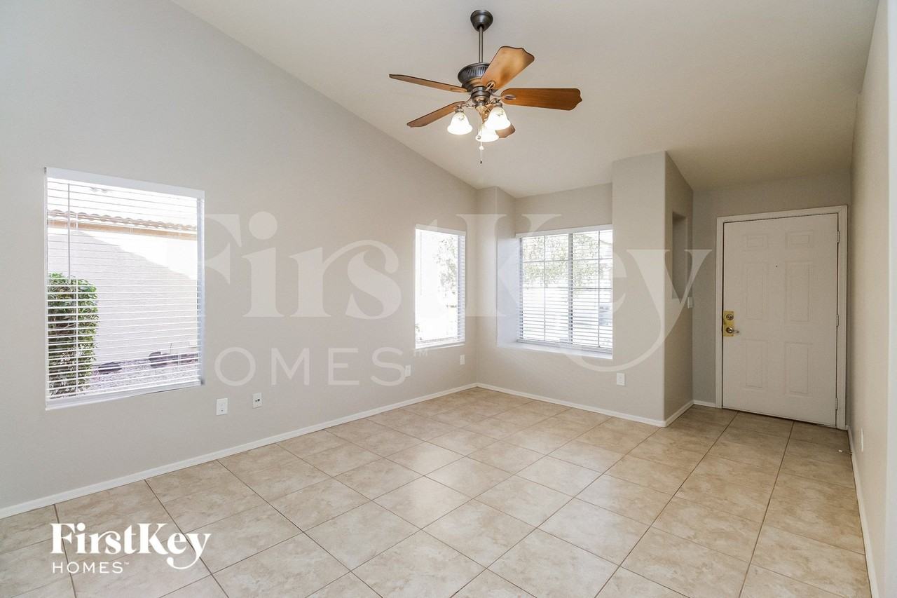 902 S Ithica St - Photo 2 of 15