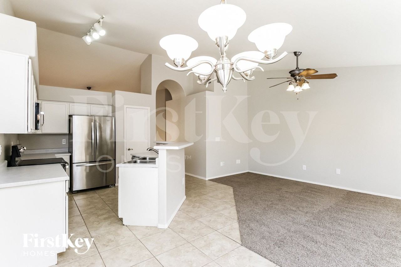 902 S Ithica St - Photo 6 of 15