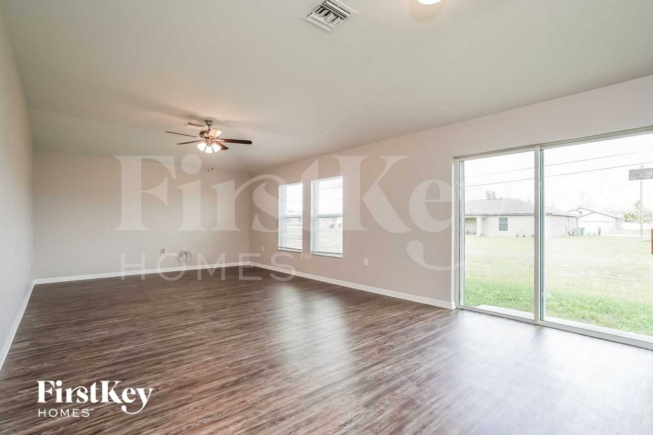 1123 Sw 16th Ter - Photo 2 of 15