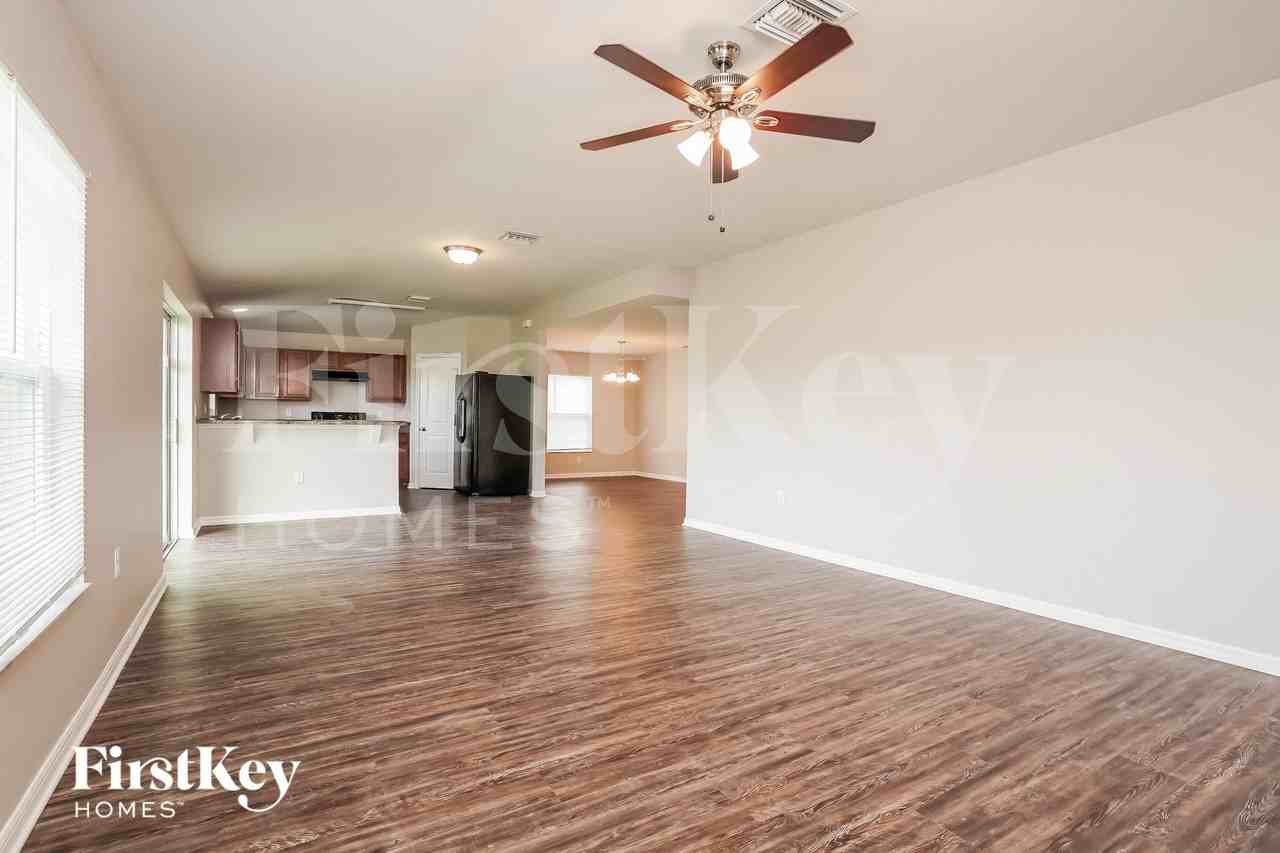 1123 Sw 16th Ter - Photo 3 of 15