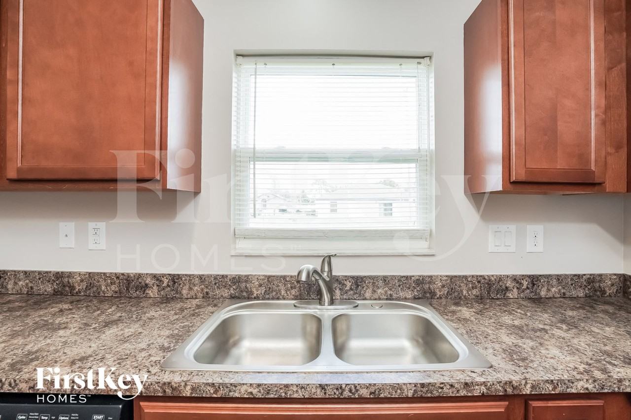 1123 Sw 16th Ter - Photo 7 of 15