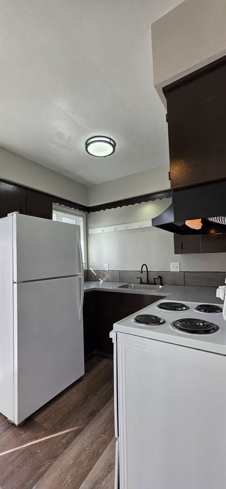 486-Ring St - Photo 3 of 17