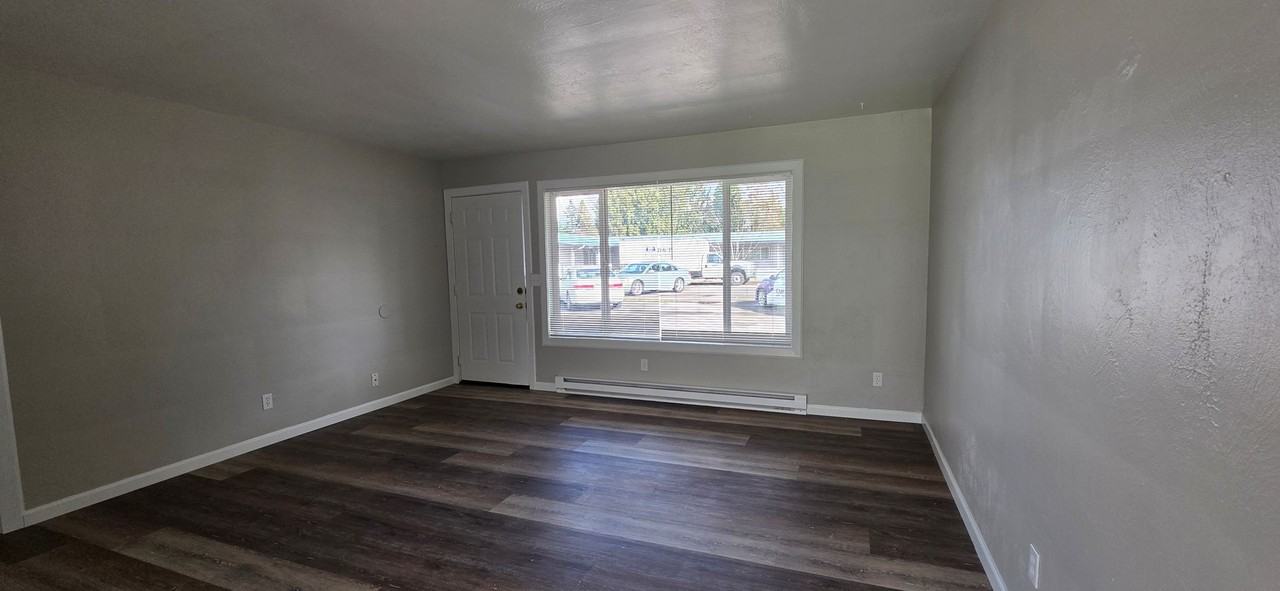 486-Ring St - Photo 6 of 17