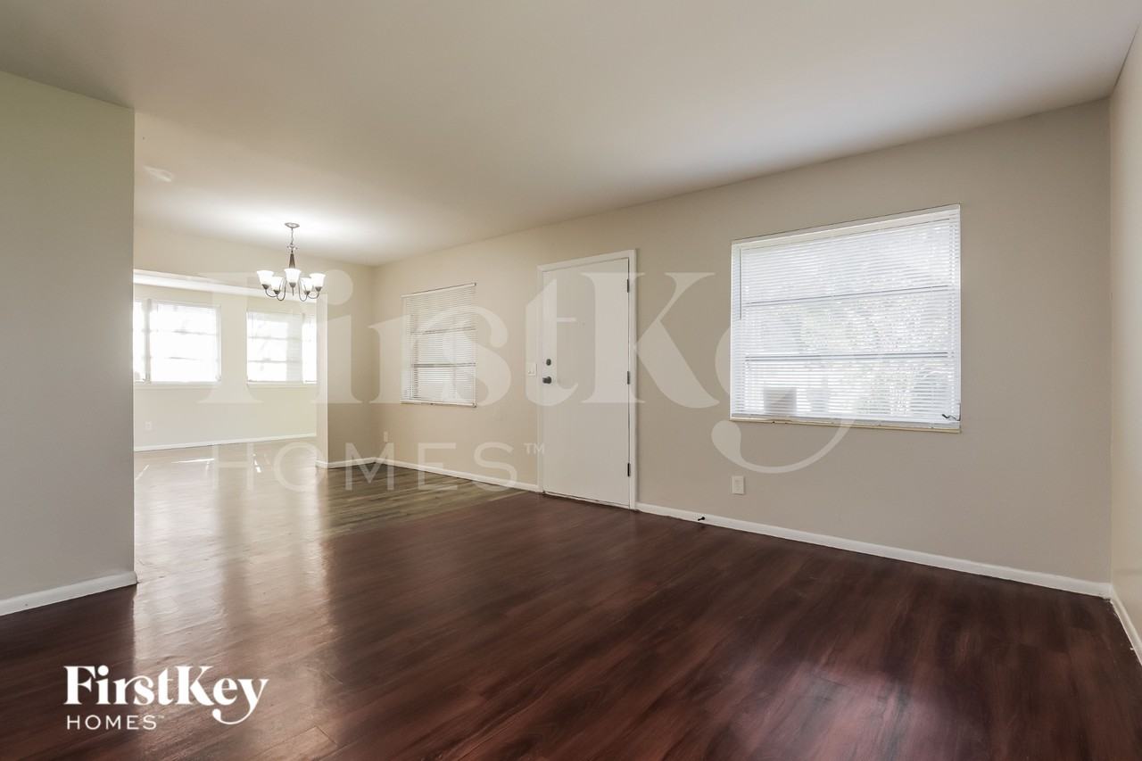 3819 W Wisconsin Ave - Photo 3 of 16