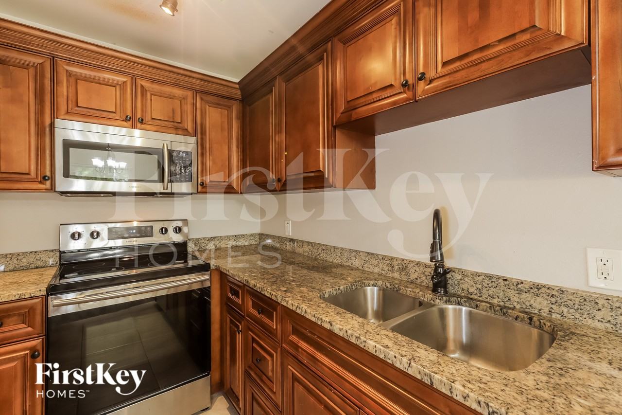 3819 W Wisconsin Ave - Photo 6 of 16