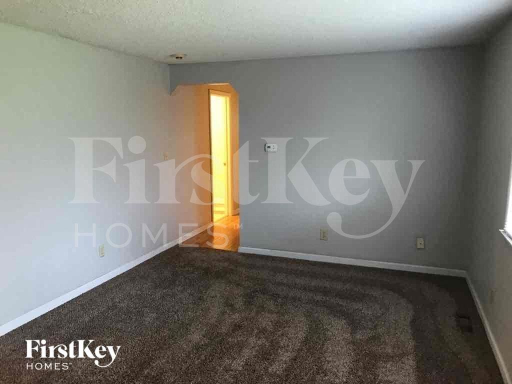 2543 Fairfax Rd - Photo 2 of 6