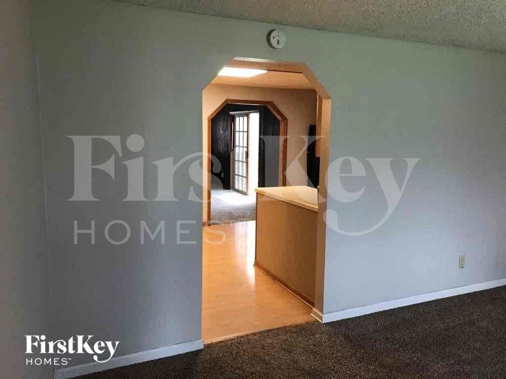 2543 Fairfax Rd - Photo 3 of 6