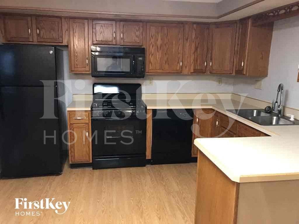 2543 Fairfax Rd - Photo 4 of 6