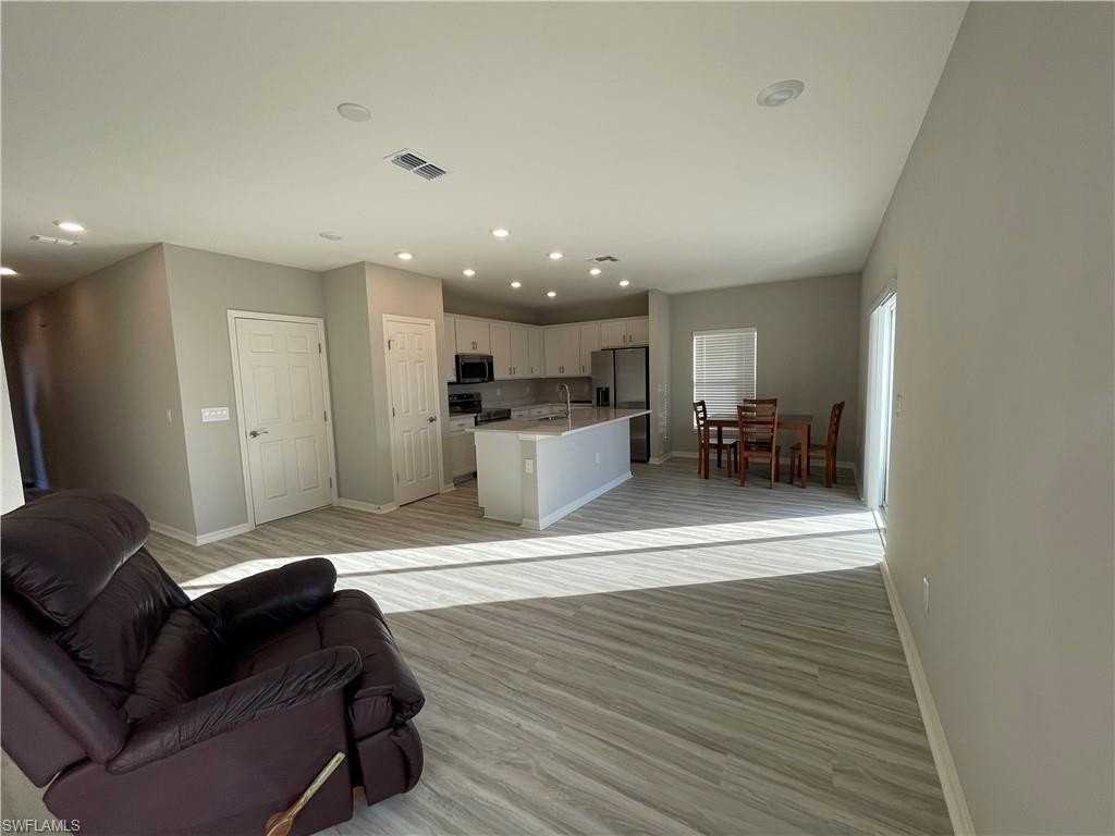 4458 Rapallo Ave - Photo 3 of 9