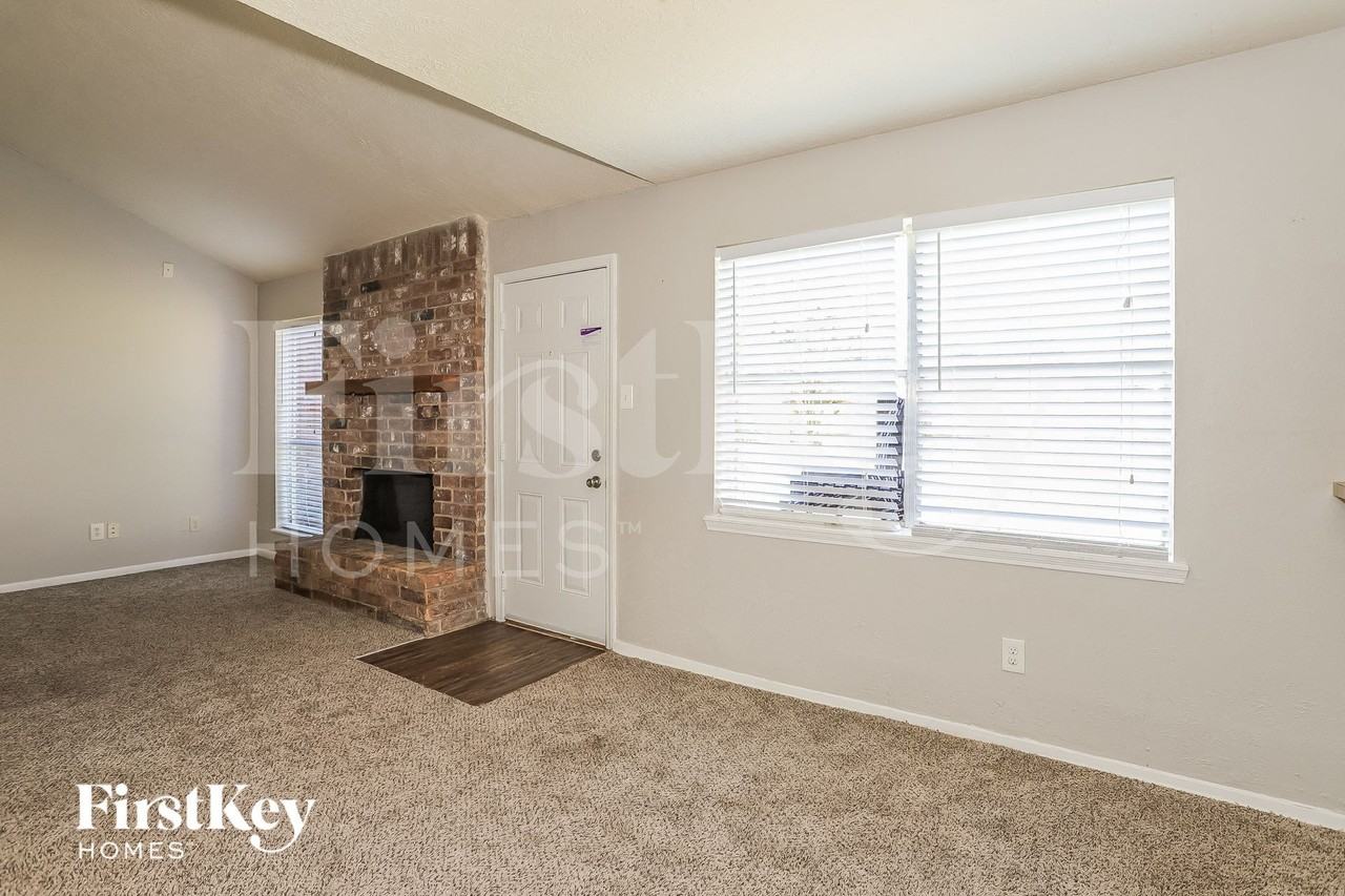 13285 Lake Breeze Ln - Photo 3 of 15