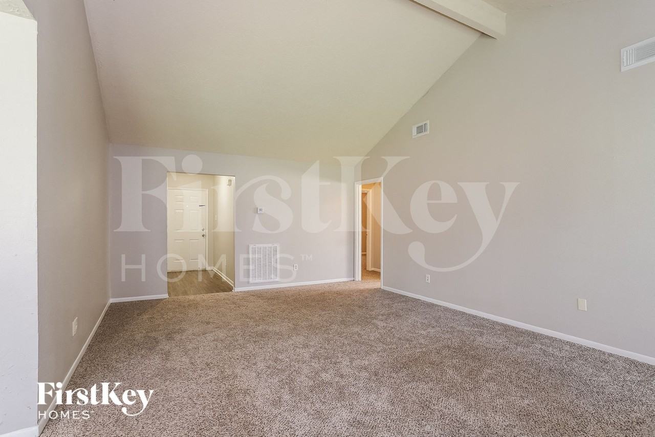 13285 Lake Breeze Ln - Photo 4 of 15