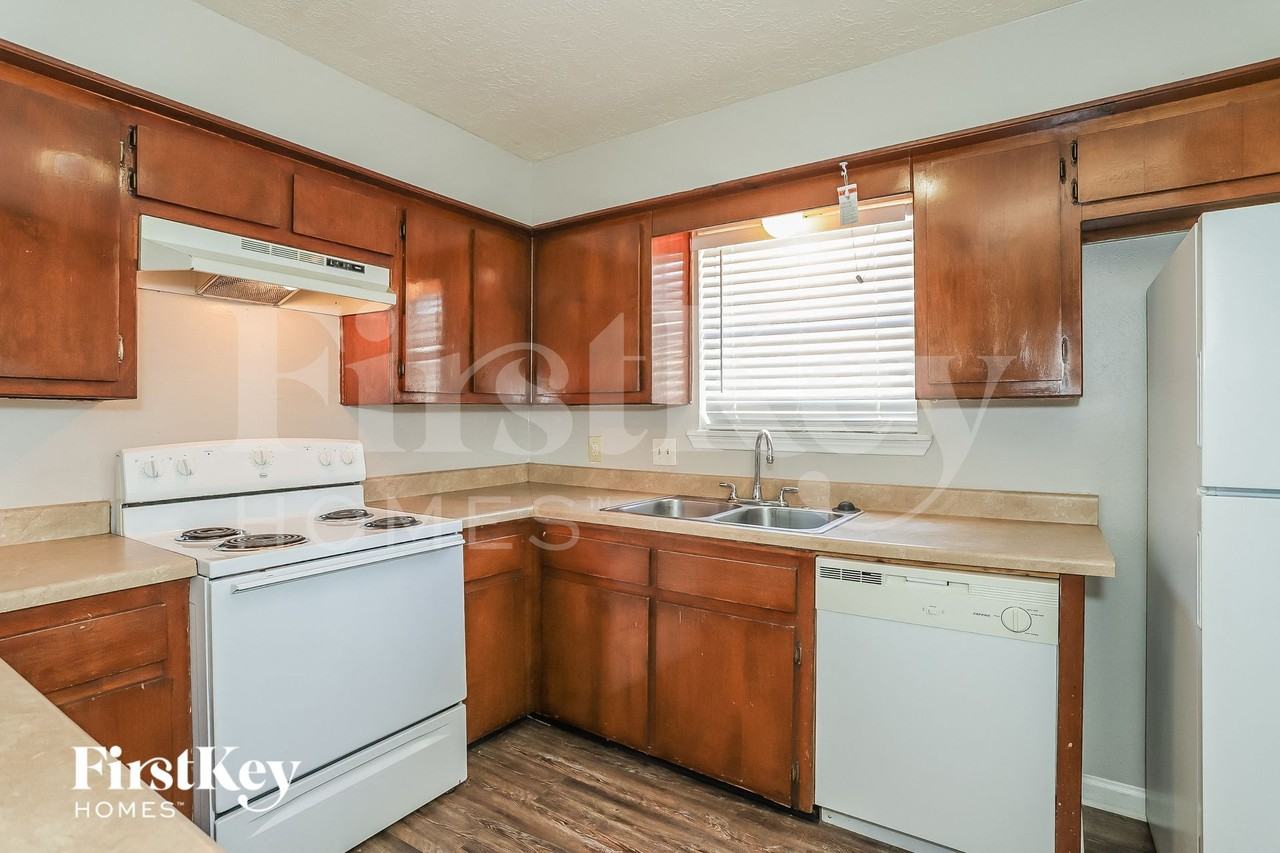 13285 Lake Breeze Ln - Photo 6 of 15