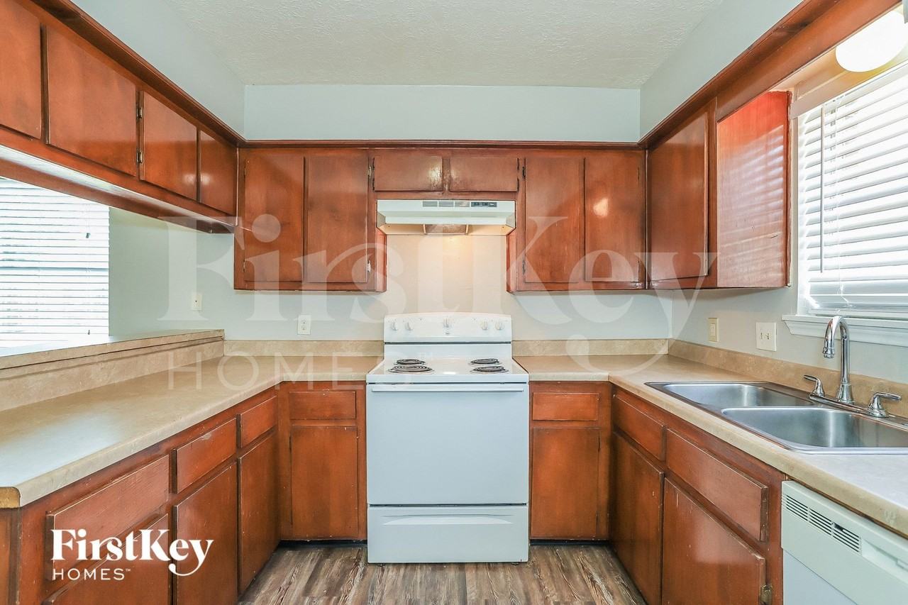 13285 Lake Breeze Ln - Photo 7 of 15