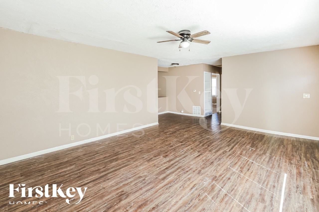 11408 E Scarritt Ave - Photo 3 of 16