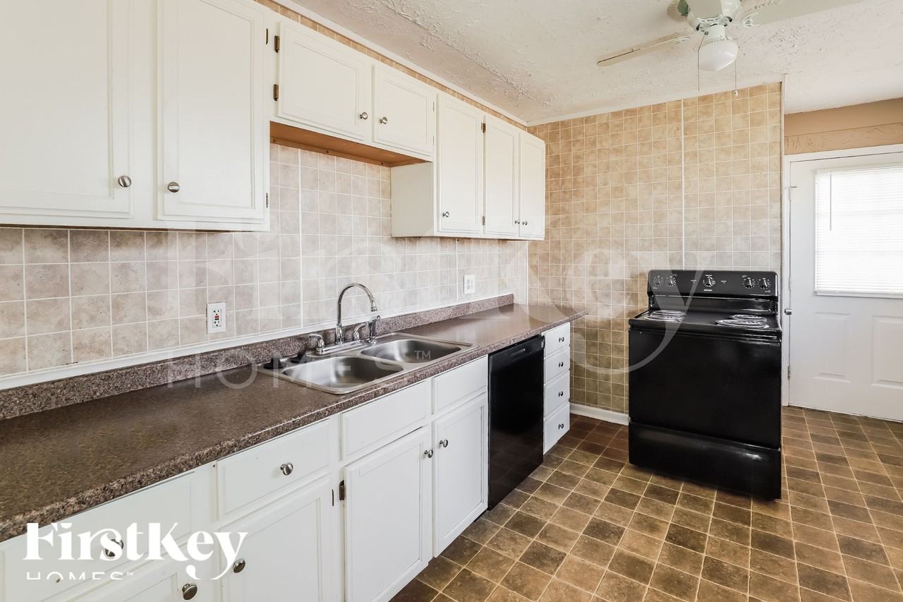 11408 E Scarritt Ave - Photo 5 of 16