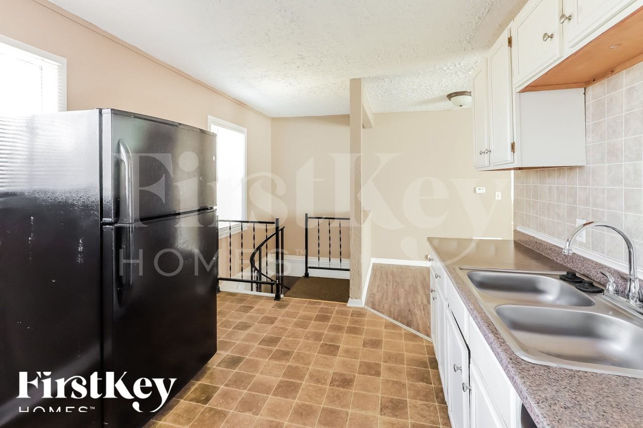 11408 E Scarritt Ave - Photo 6 of 16