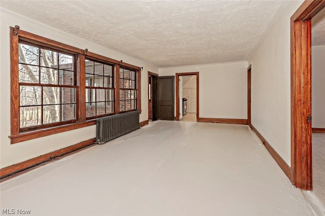 285 Corning Dr - Photo 3 of 13