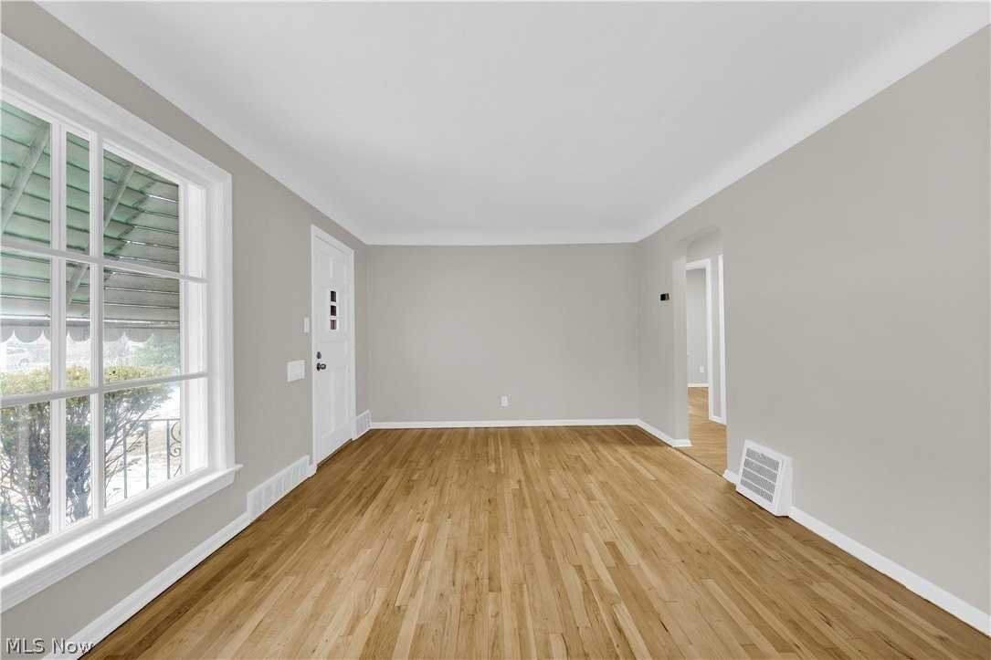 21440 Fuller Ave - Photo 4 of 25