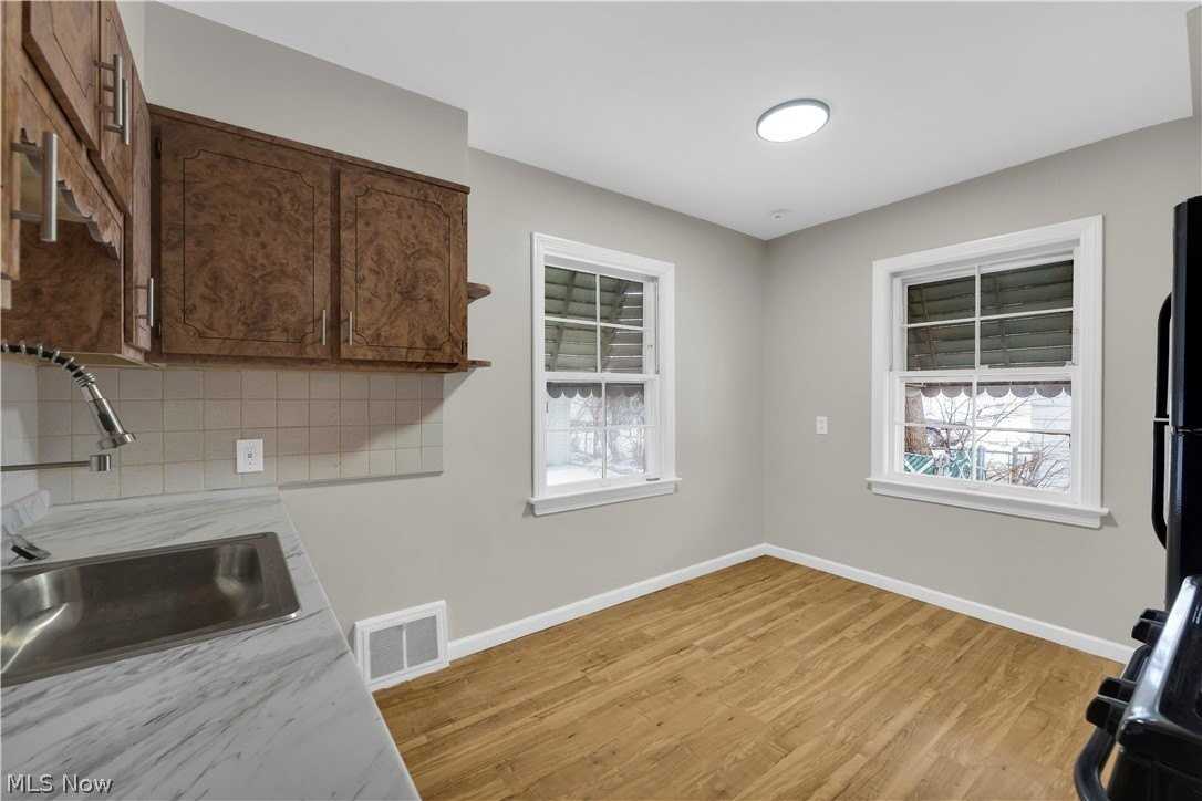 21440 Fuller Ave - Photo 5 of 25