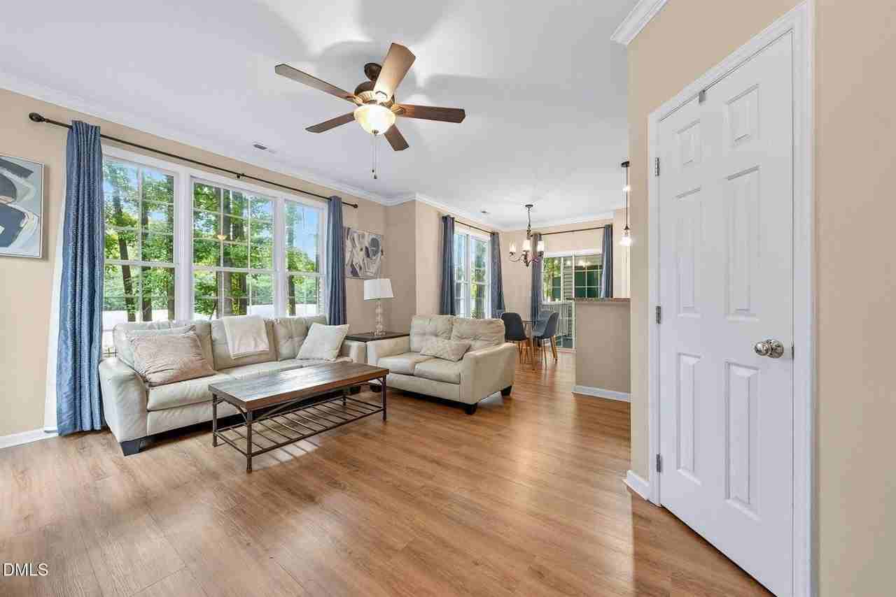 1513 Kudrow Ln - Photo 4 of 29