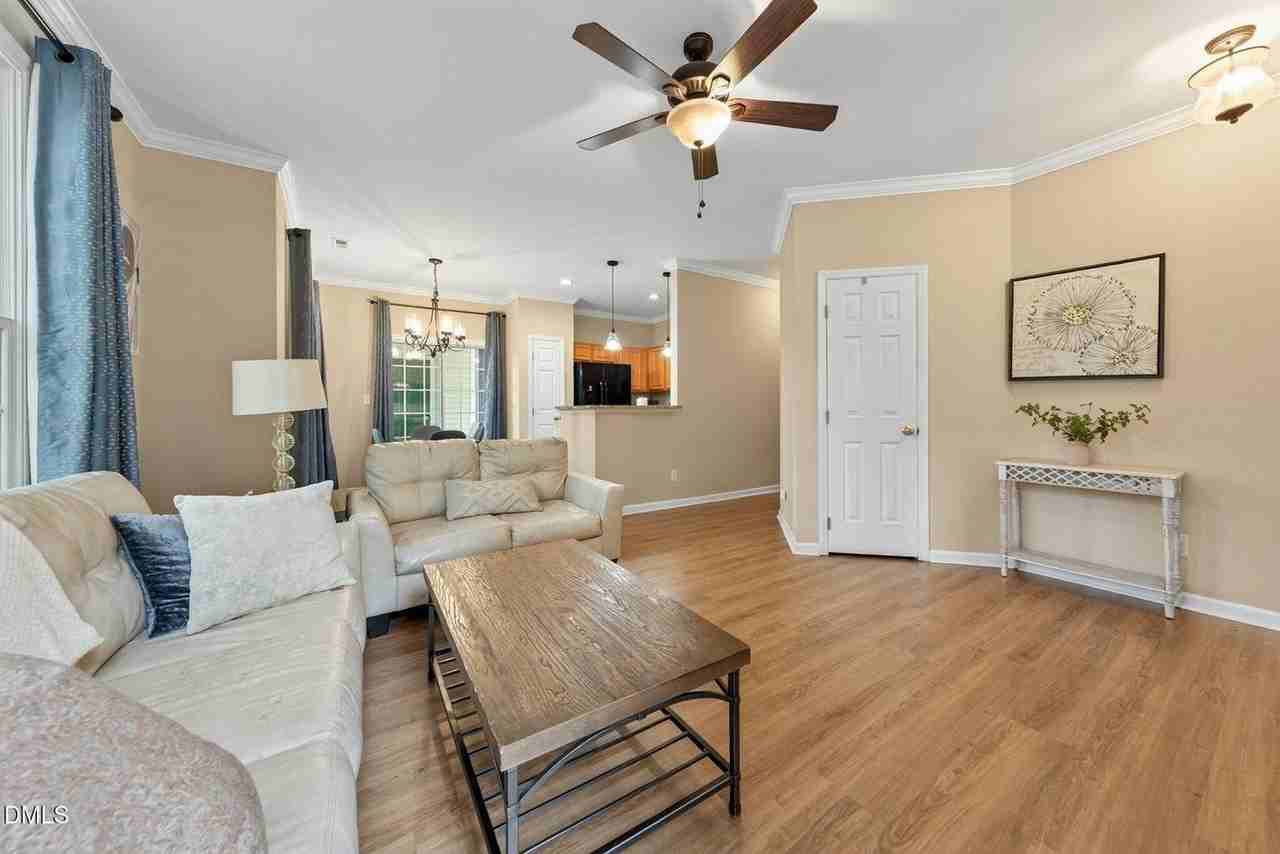 1513 Kudrow Ln - Photo 7 of 29