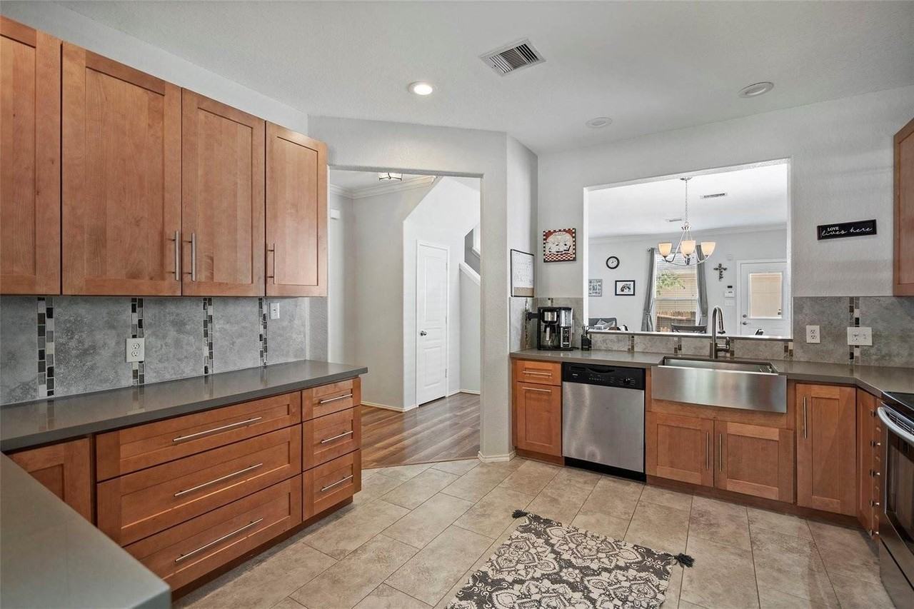 16783 Mammoth Springs Dr - Photo 5 of 40