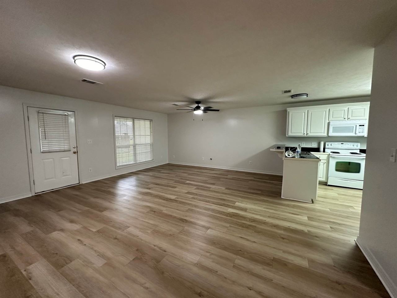 18007 Eastgate Dr #A - Photo 2 of 7